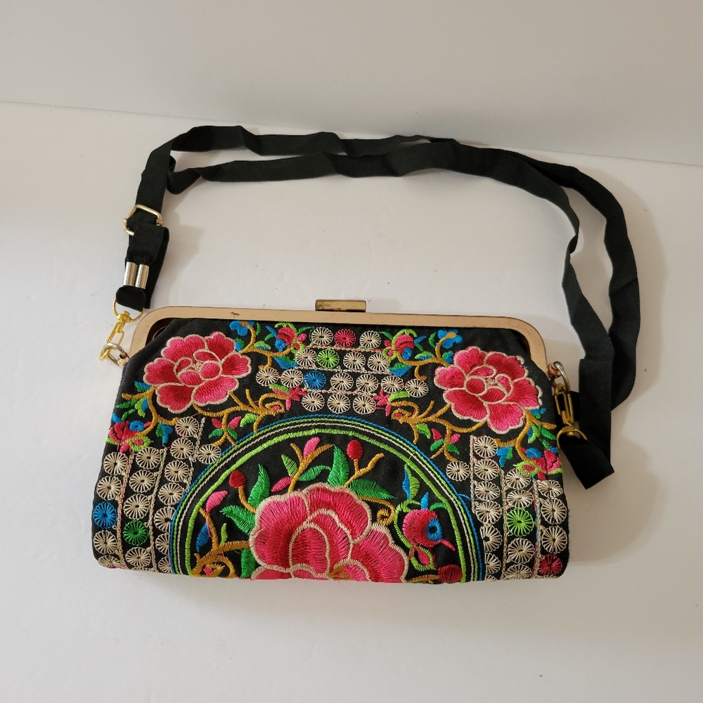Vintage Embroidered Clutch Purse